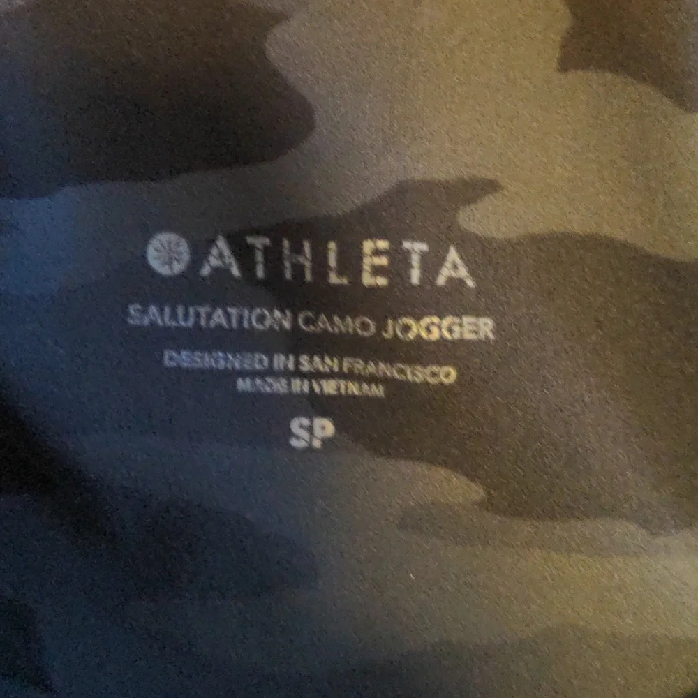 Athleta Salutation Black and Grey Camo Jogger Cropped Yoga pant - Picture 3 of 6